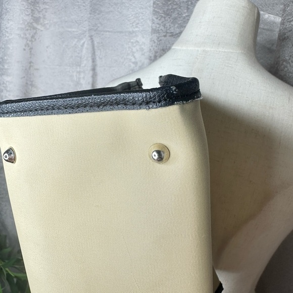 Authentic Burberry handbag 👜 - Picture 9 of 15